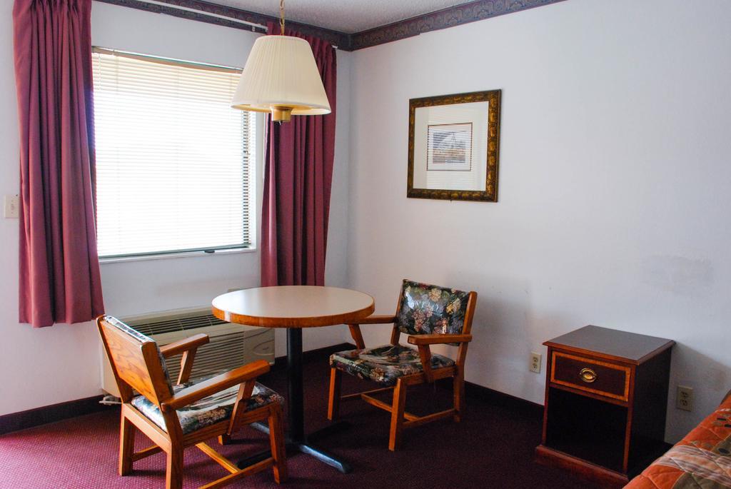 Westworld Country Inn Hubbard Δωμάτιο φωτογραφία